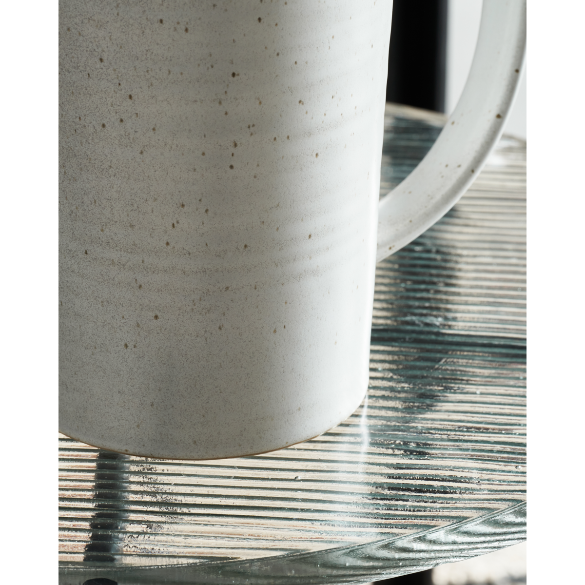 Jug, hdpion, gray; white