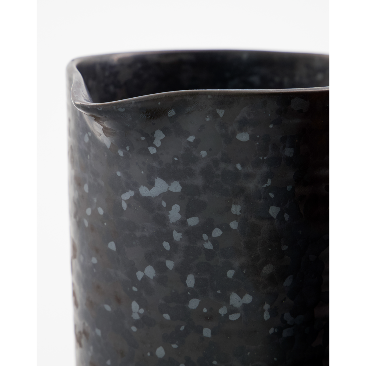 Jug, hdpion, black; brown
