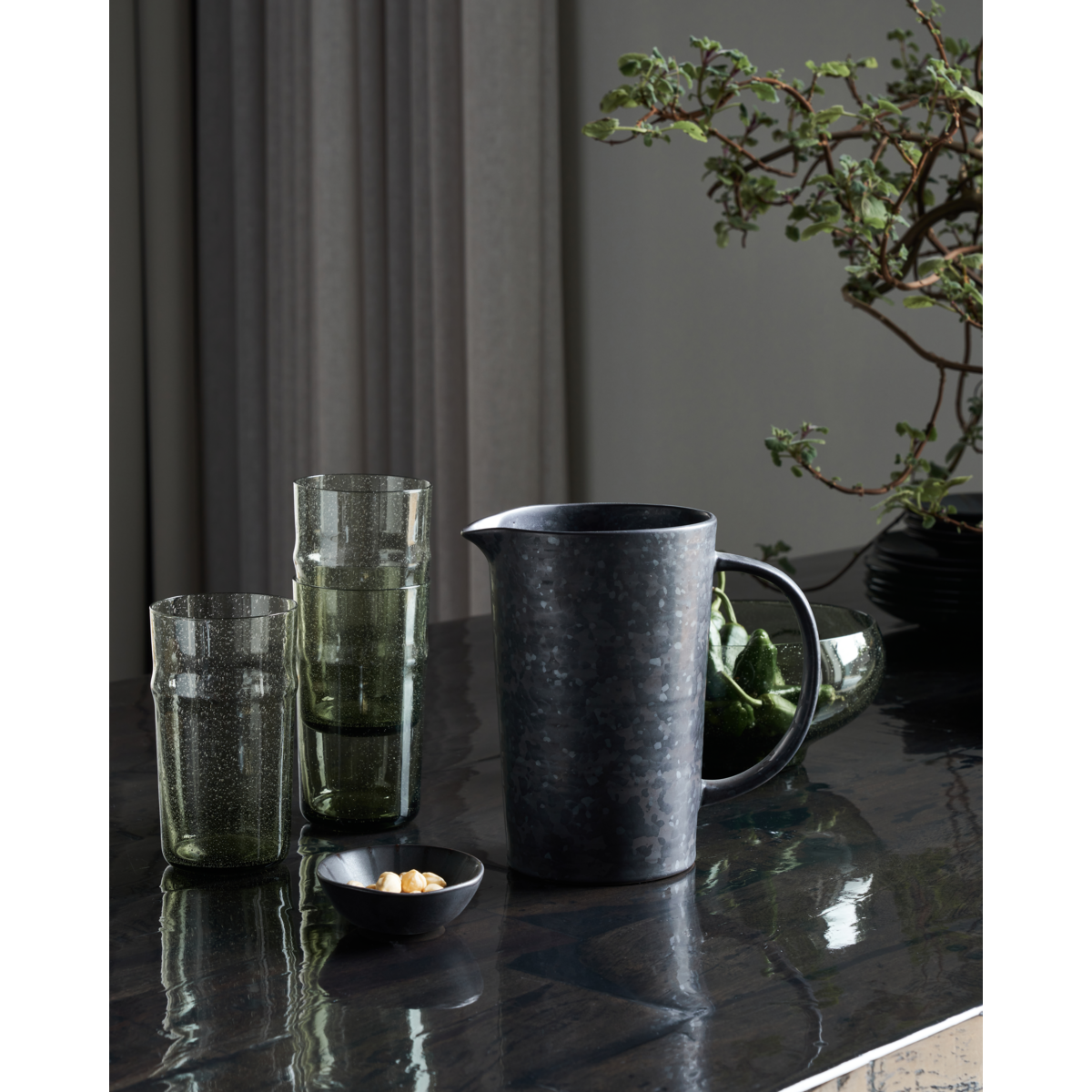 Jug, hdpion, black; brown