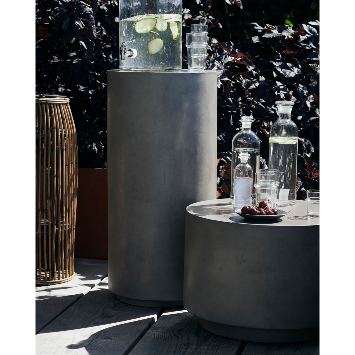 Pedestal, hdout, gray