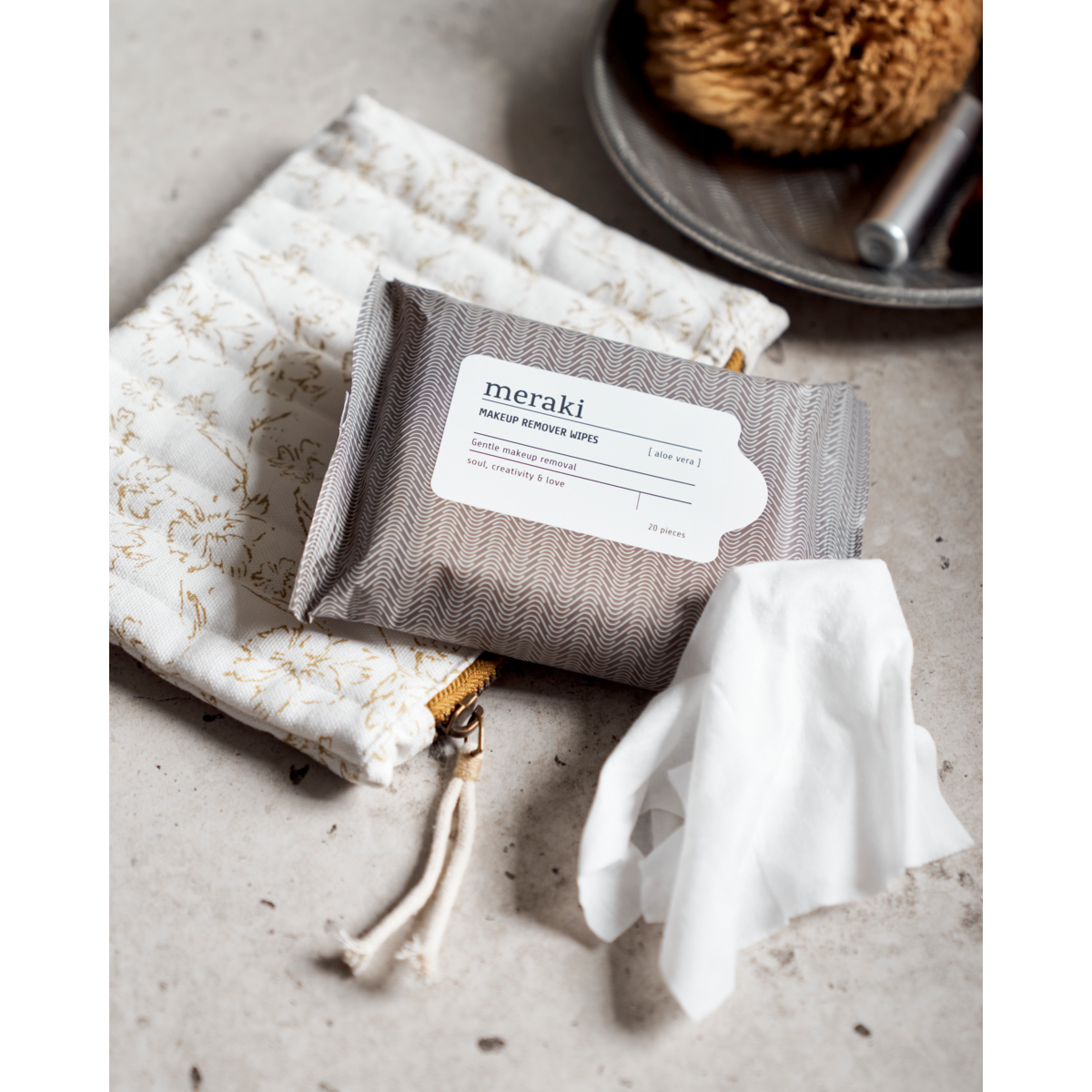 Makeup remover wipes, aloe vera, hot gray; white