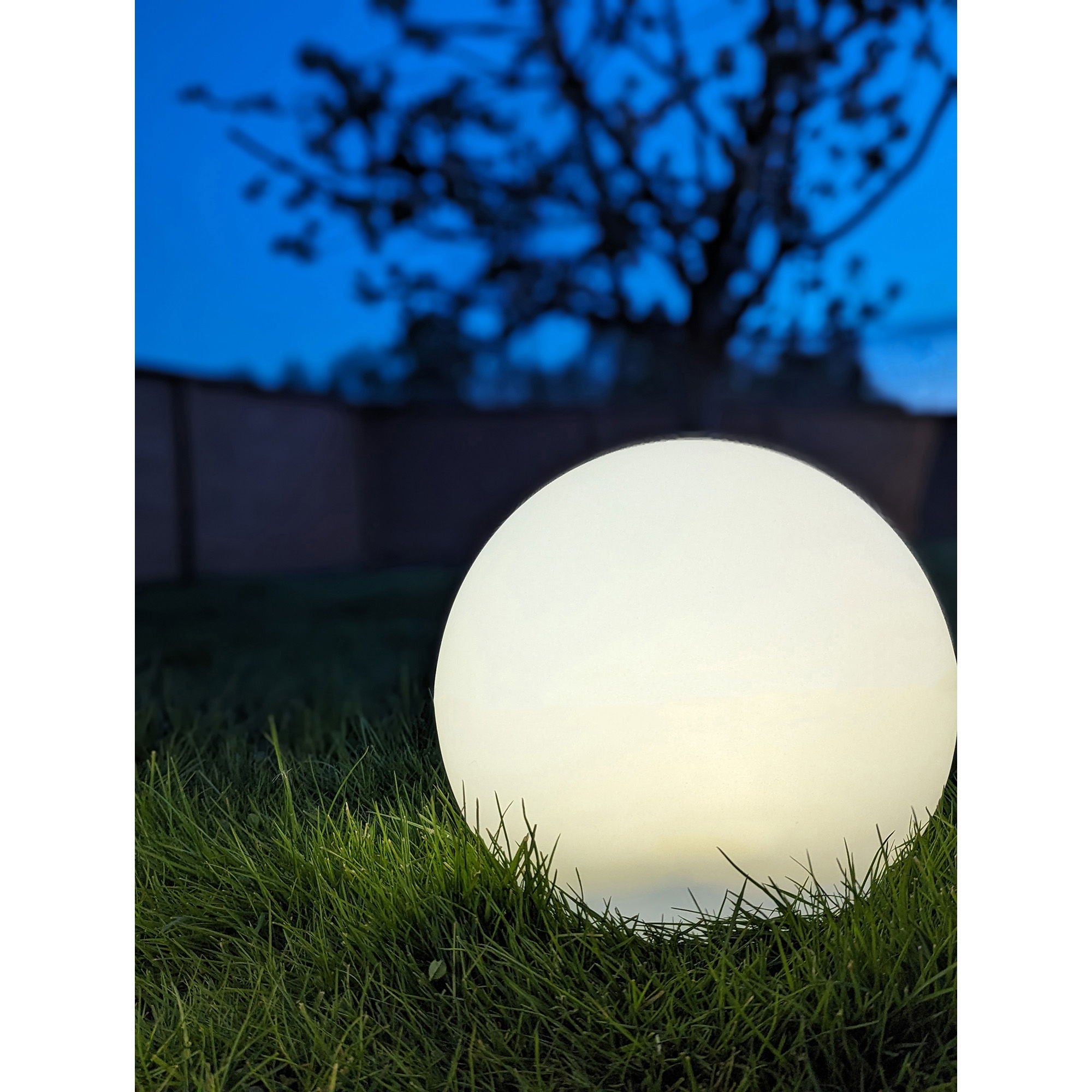 Lamp, white, integrated solar cell Ø25 cm