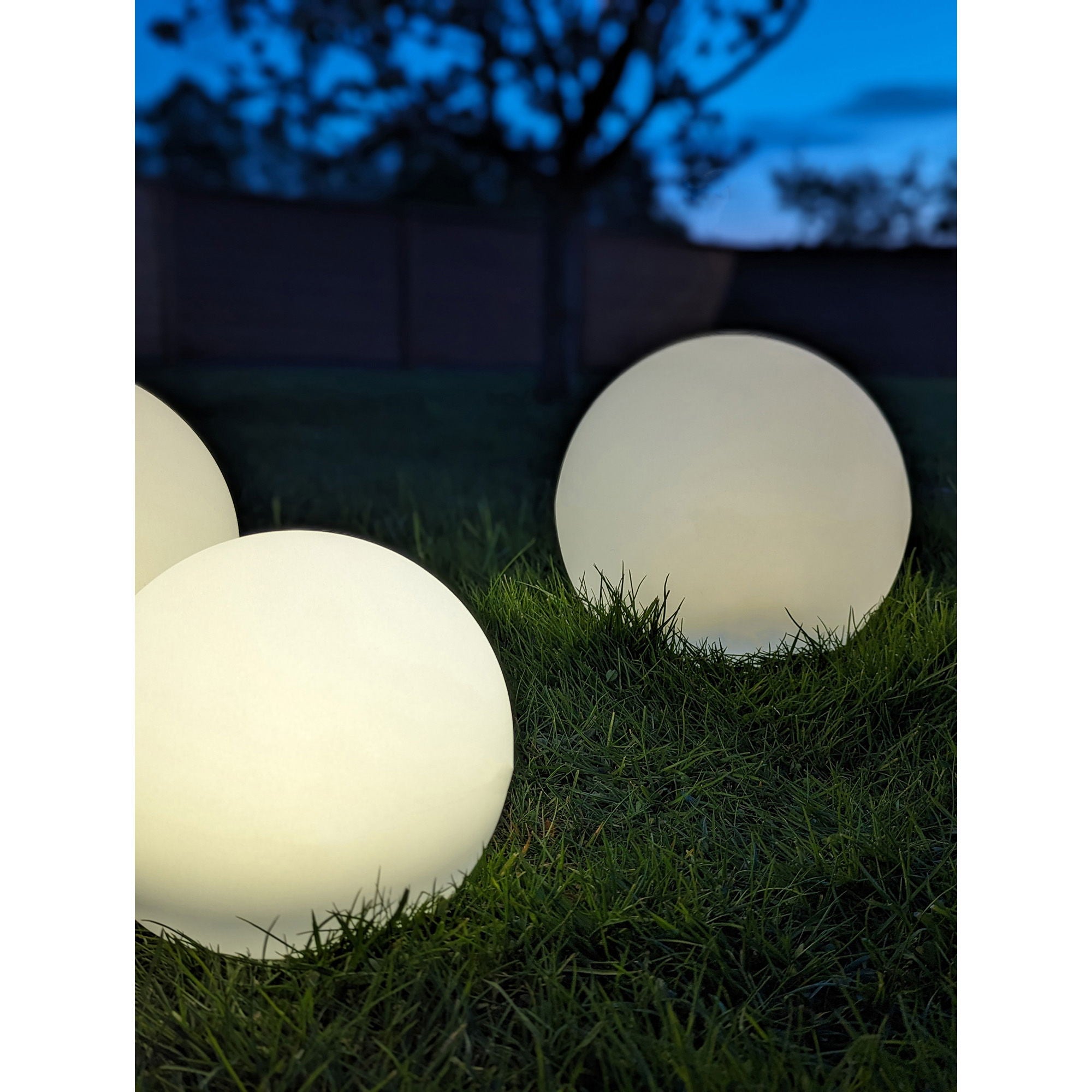 Lamp, white, integrated solar cell Ø25 cm