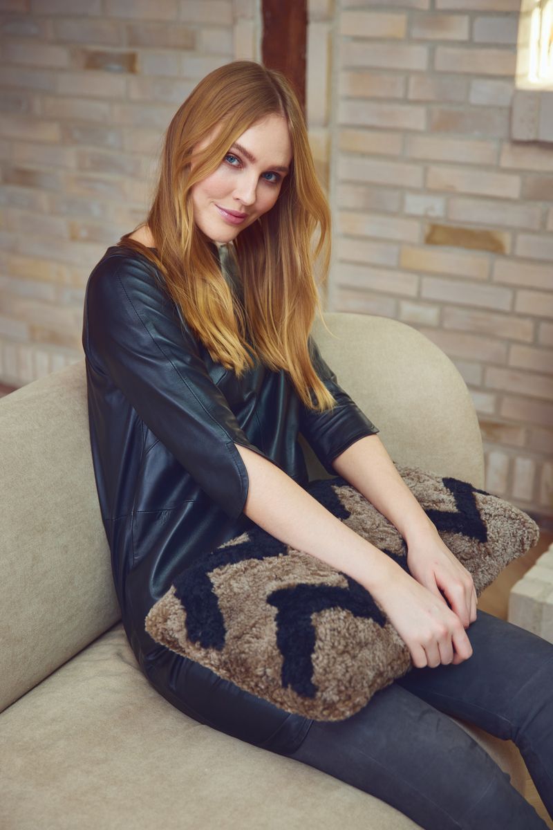 Zigzag lambskin cushion | Short-haired | New Zealand | Double sided