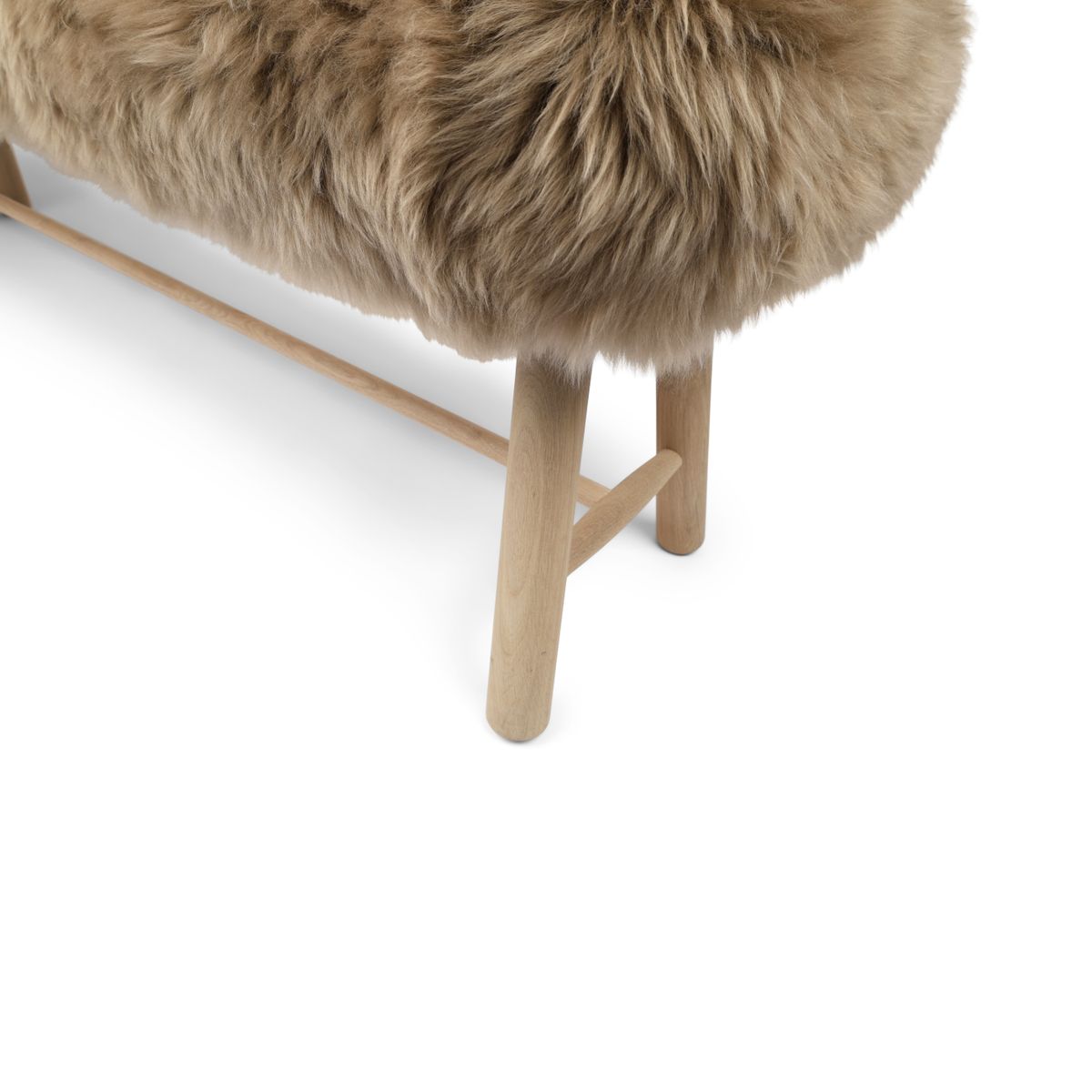 Bench with lambskin | Oak tree