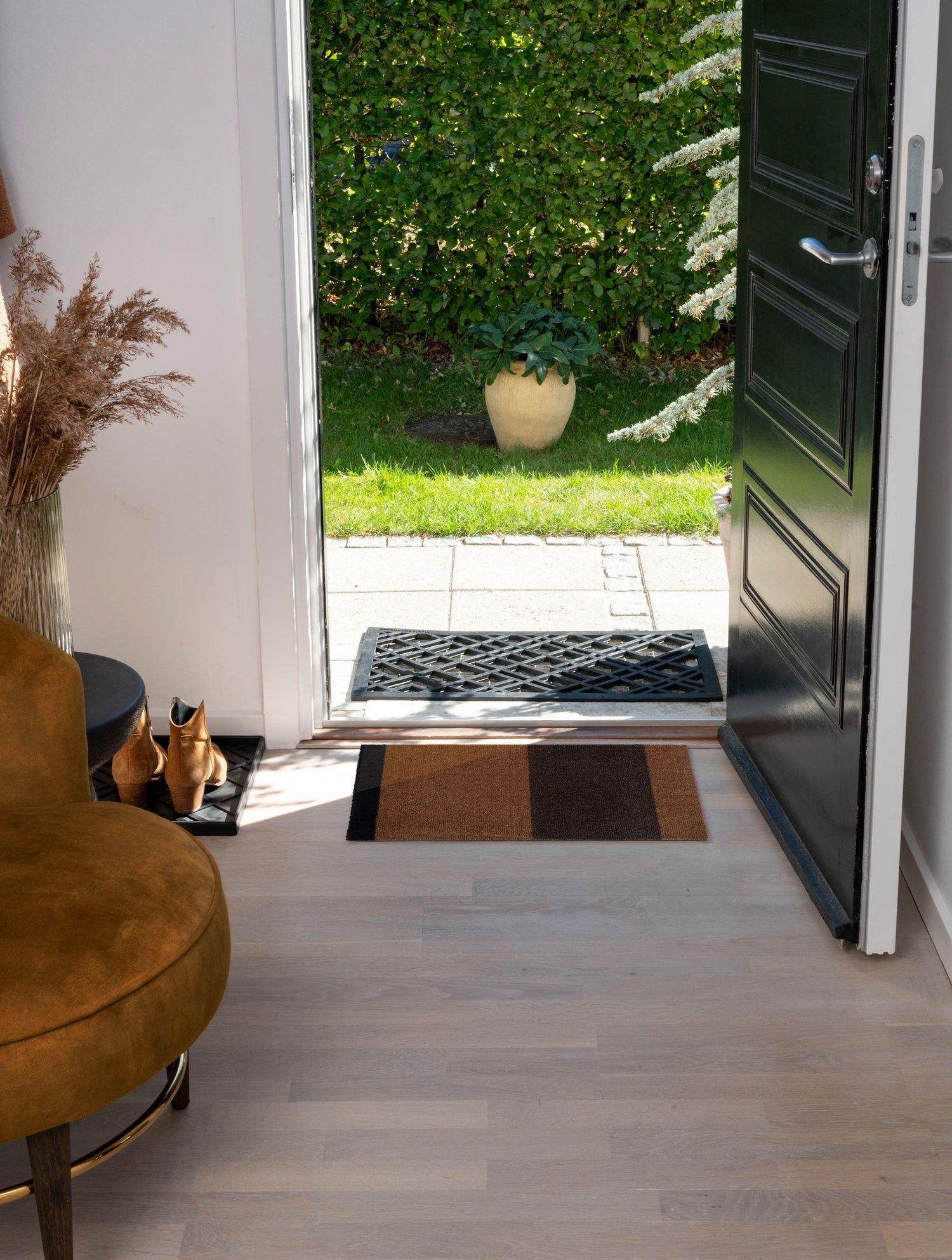 NYHED - STRIPES HORISONTAL - Cognac/Dark Brown/Black - Tica Copenhagen - DesignGaragen.dk