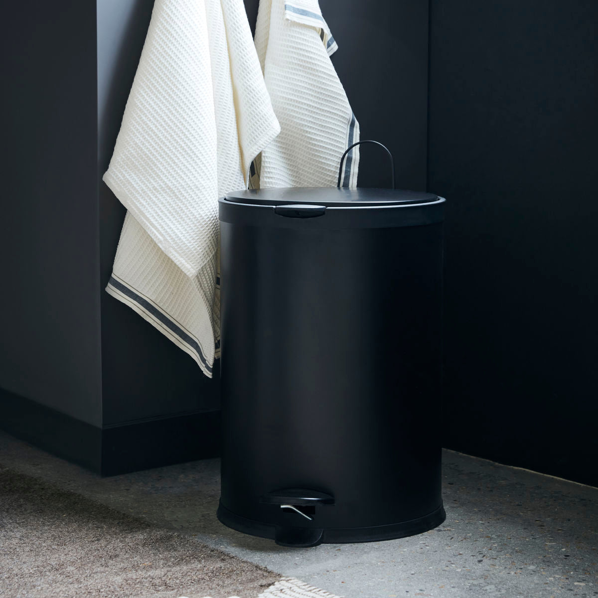 House Doctor - Trash can, Eda, Black - h: 44.5 cm, dia: 41 cm
