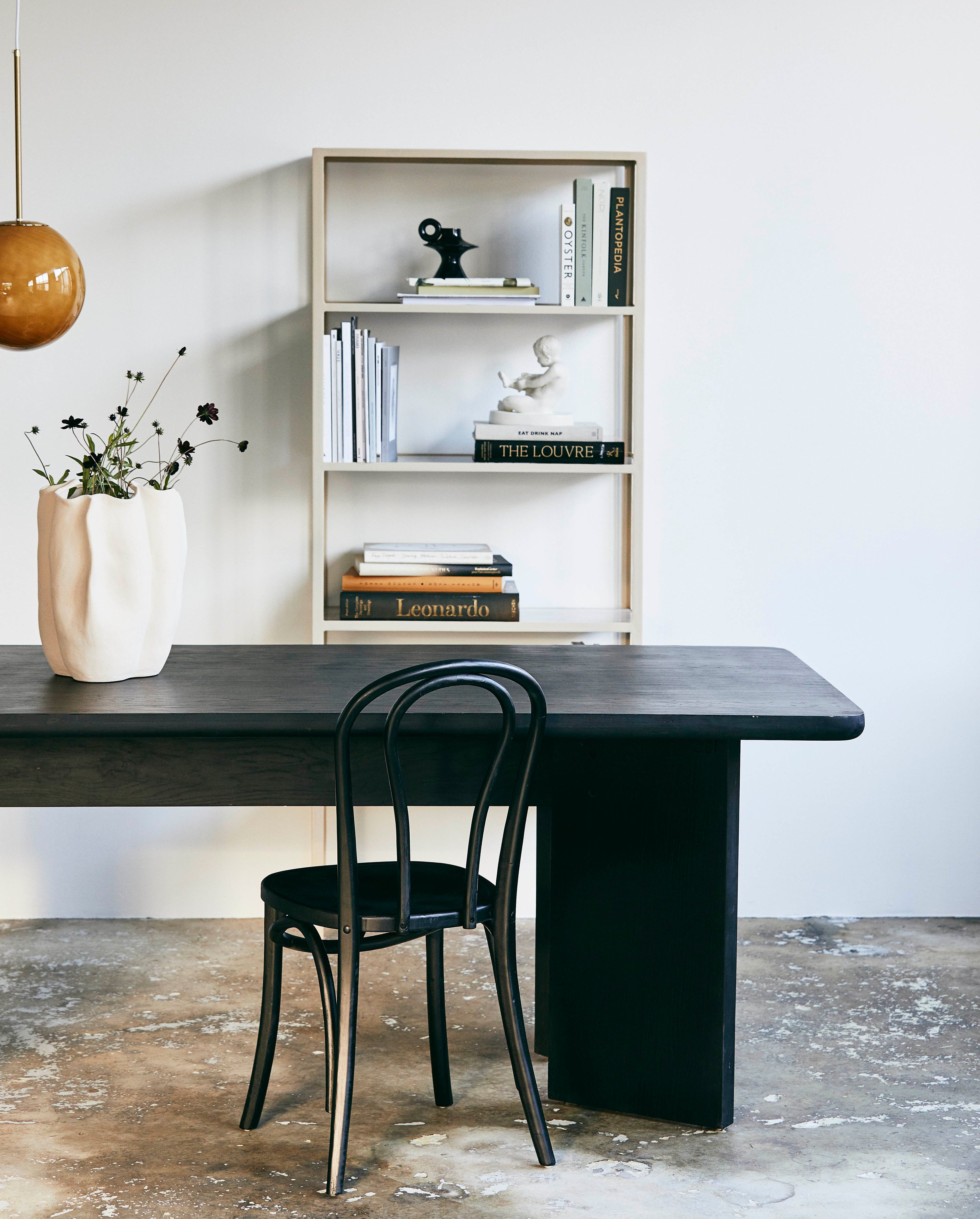 Tisza dining table in oak veneer - black