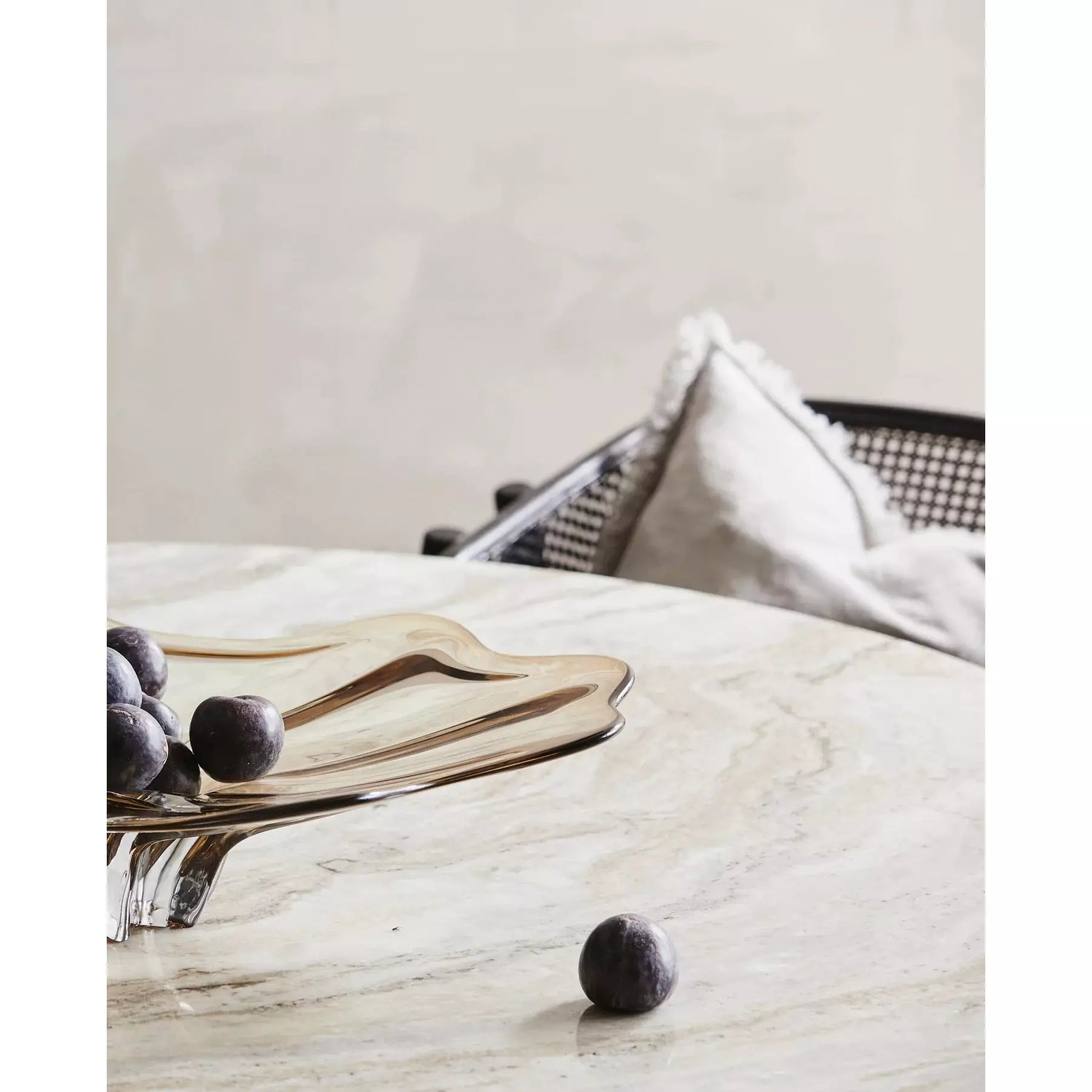 Erie round dining table in wood and marble - Ø140 cm - raw white, brown, beige