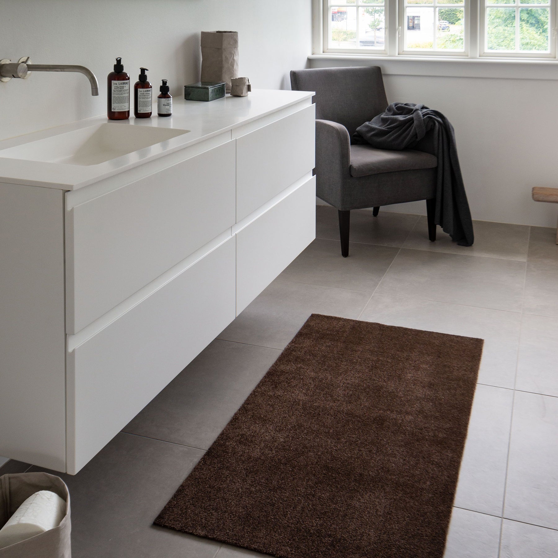 FLOOR MAT 67 x 120 cm - UNI COLOUR/BROWN - Tica Copenhagen - DesignGaragen.dk