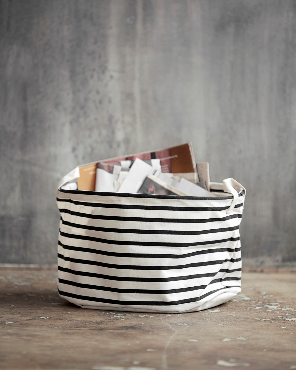 Storage, HDStripes, Black; White