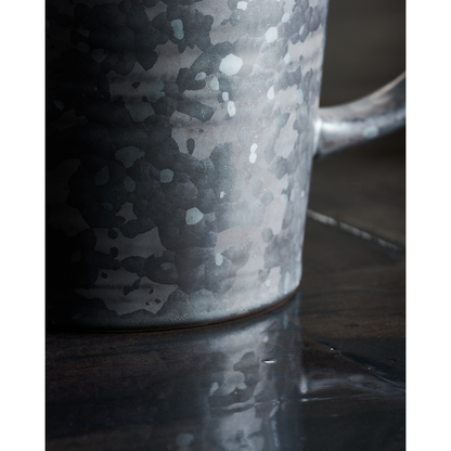 Jug, hdpion, black; brown