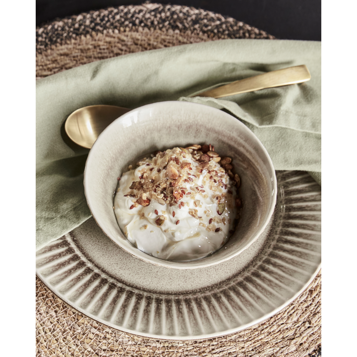 Bowl, hdpleat, gray; brown