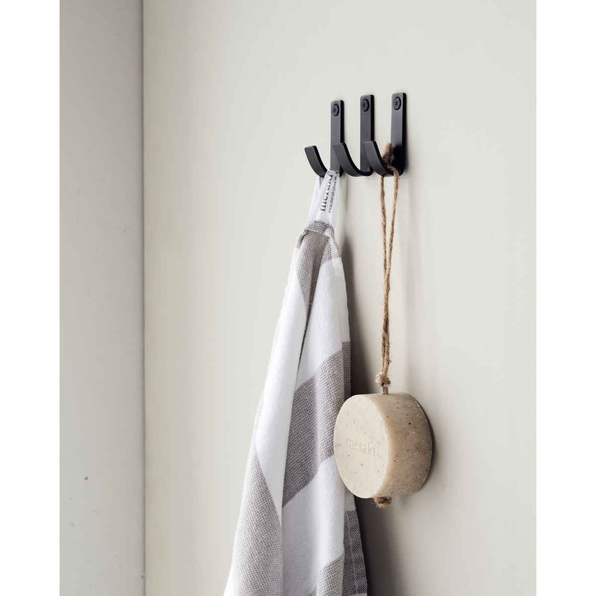 Knake, MTHAPSUS, brushed black finish