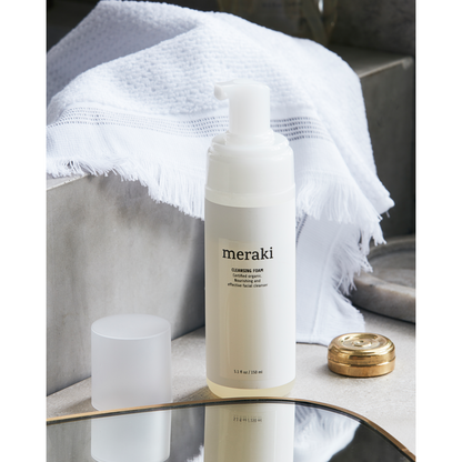 Cleansing foam, white