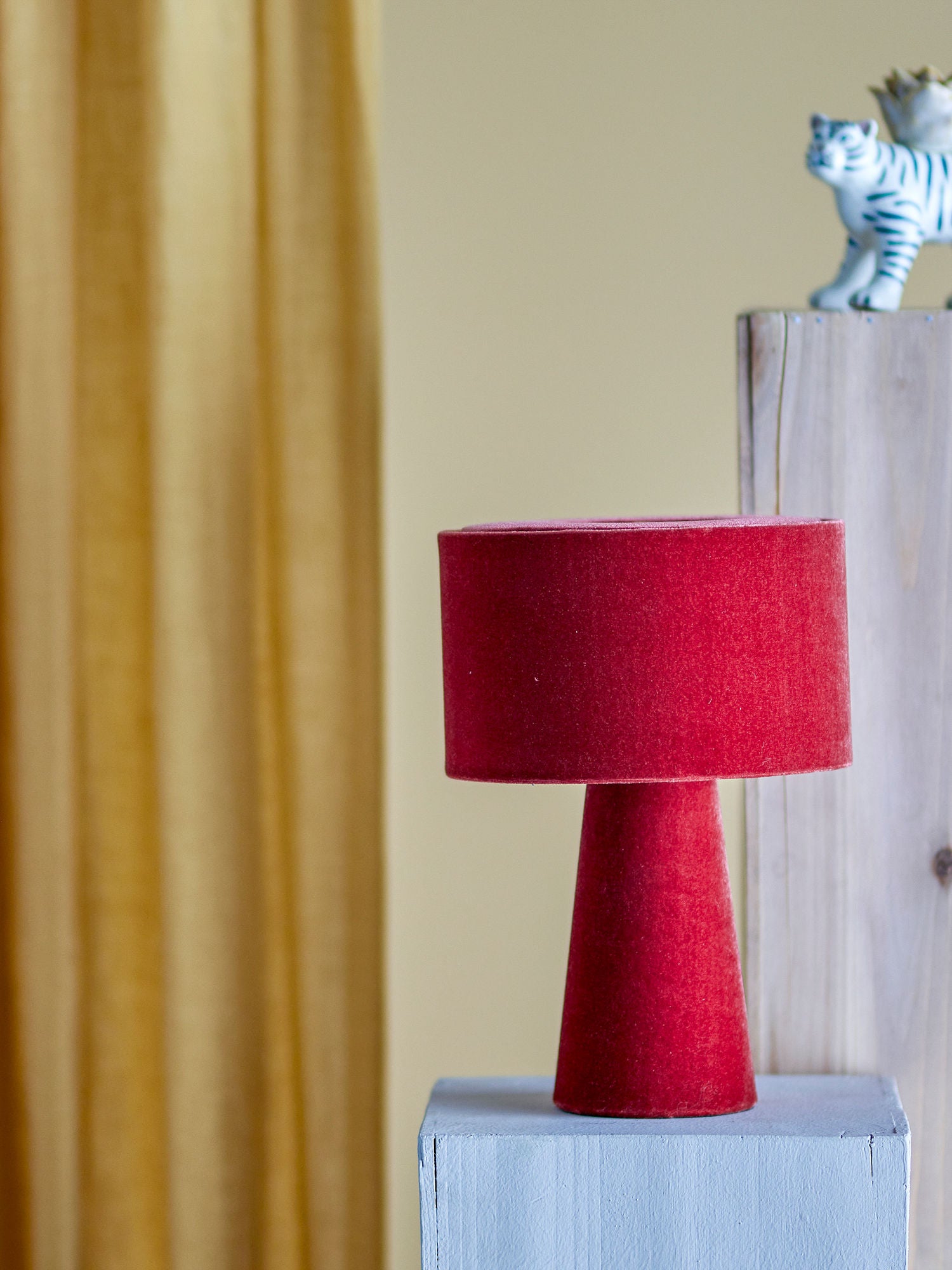 Bloomingville Emmie table lamp, red, polyester