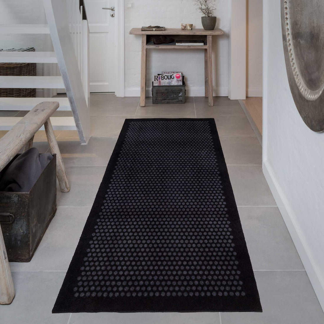 Floor mat 90 x 200 cm - dots/black