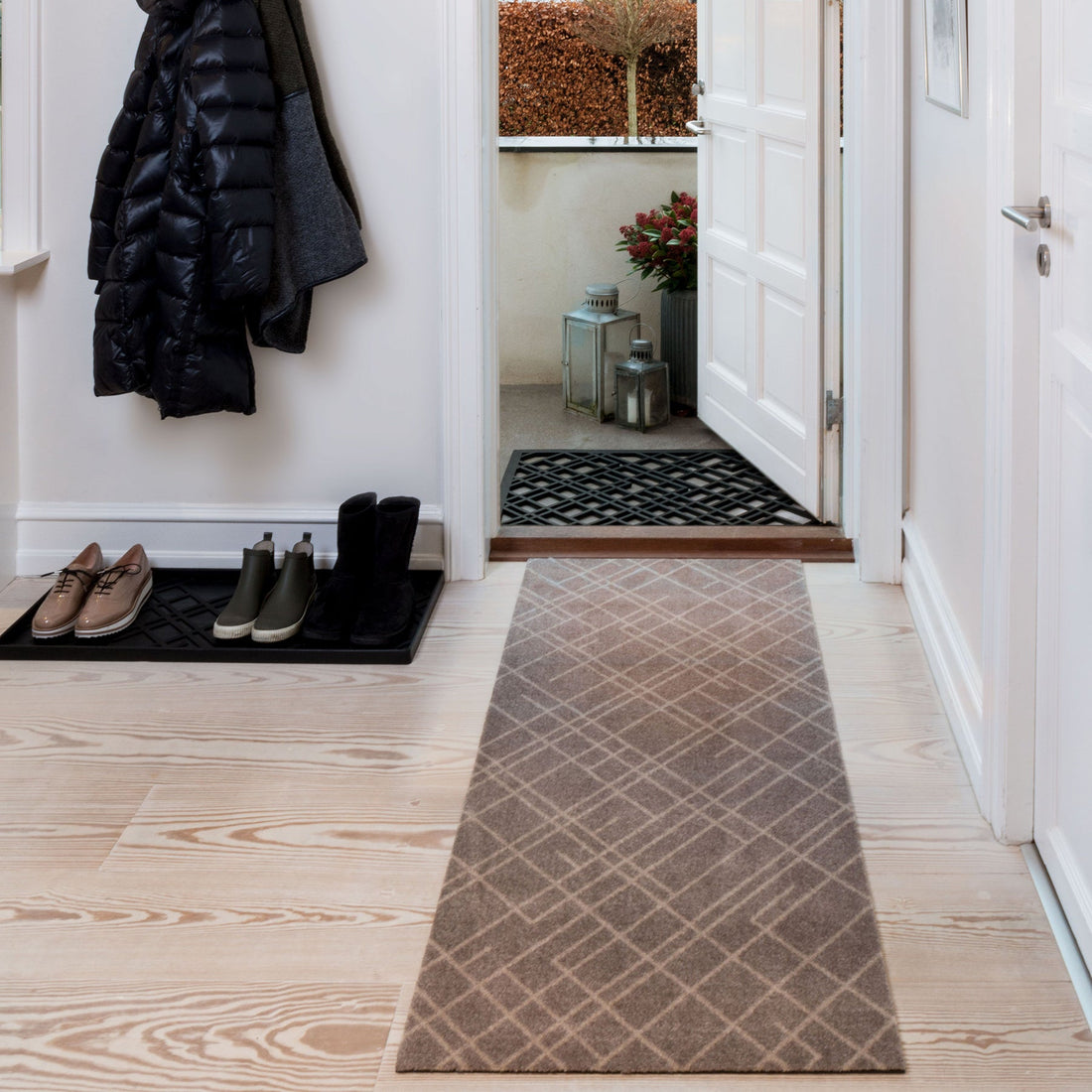 Floor mat 67 x 150 cm - lines/sand