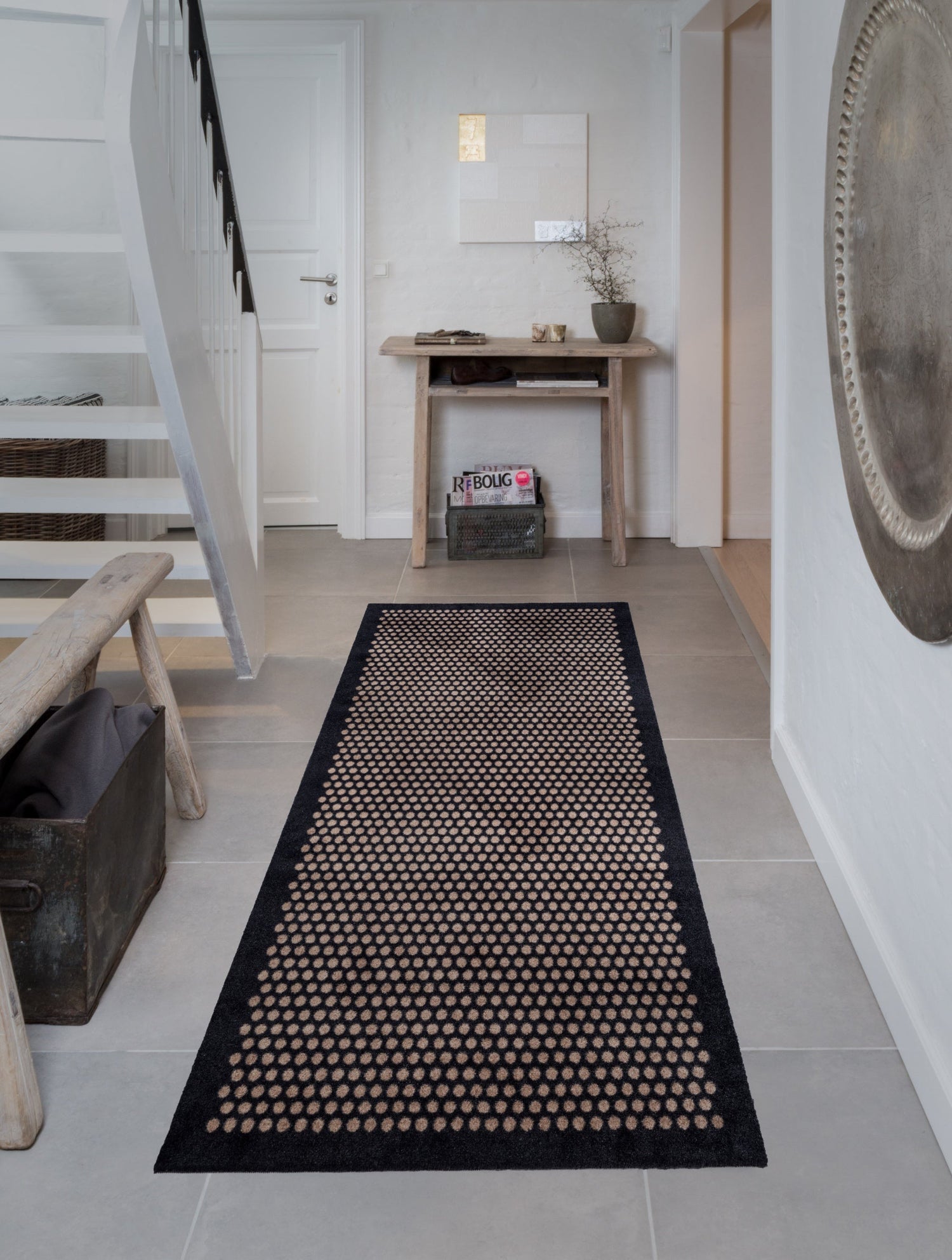 Floor mat 90 x 200 cm - dots/black sand