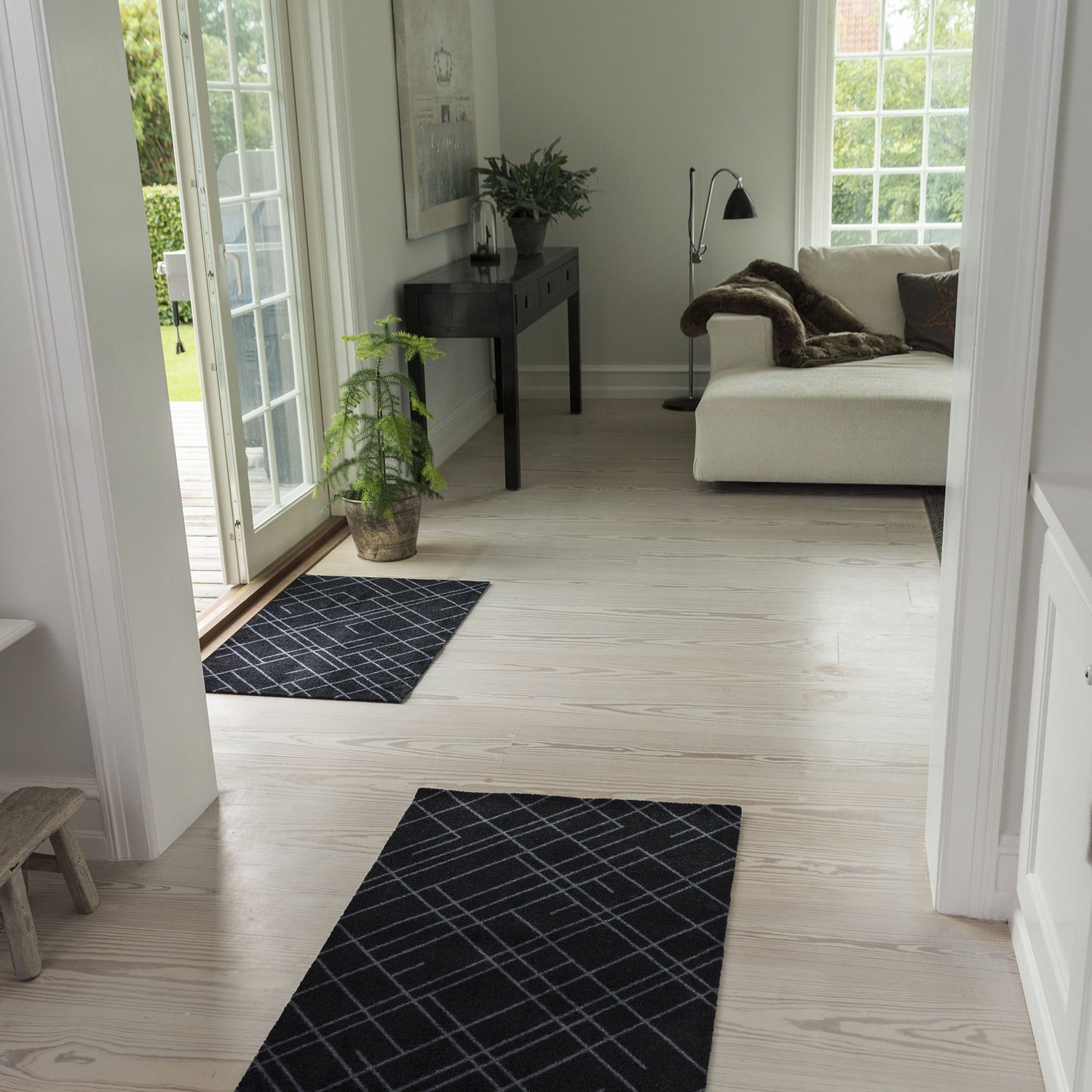 Floor mat 67 x 200 cm lines/black gray