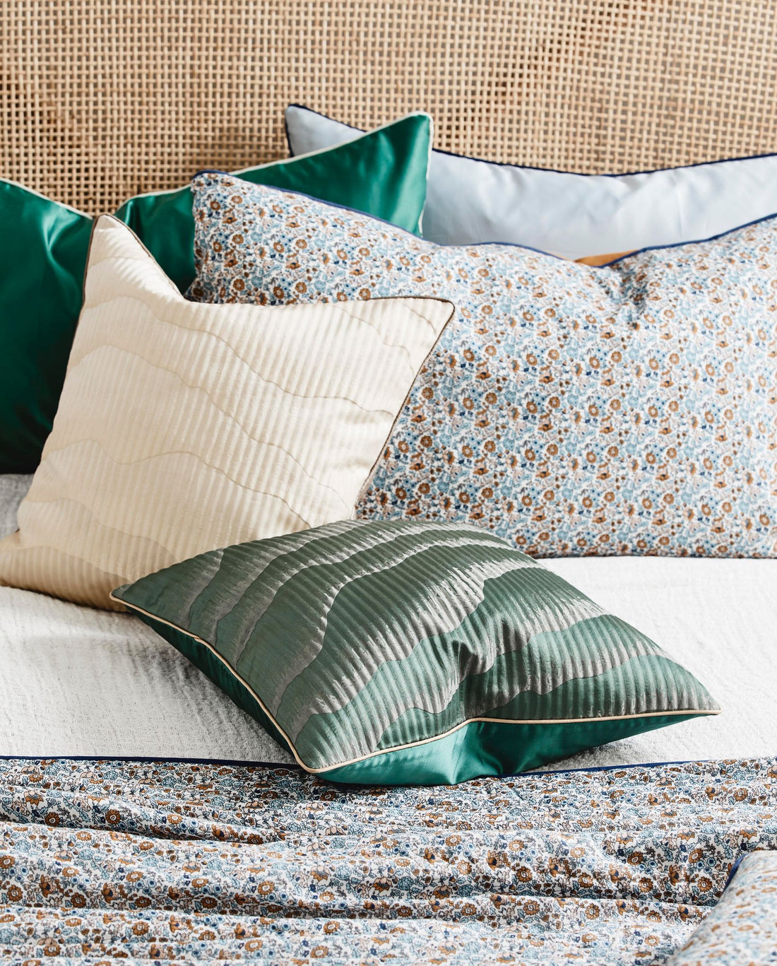 Avior Pillow Cover in Satin - 45x45 - Dark Green