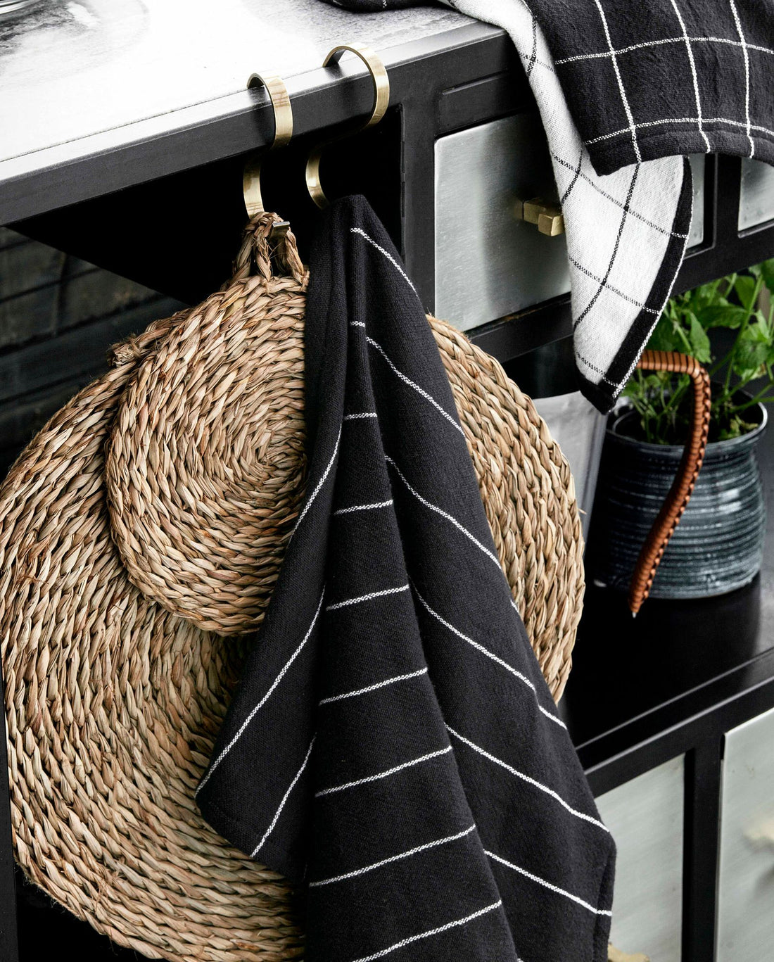 Cotton tea towel - black/off-white