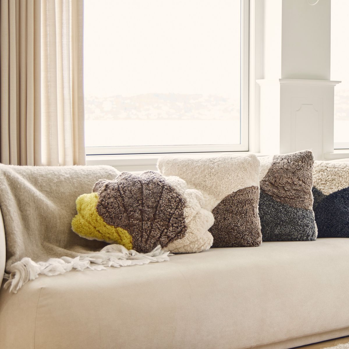 Tricolor shell pillow | Short-haired | New Zealand