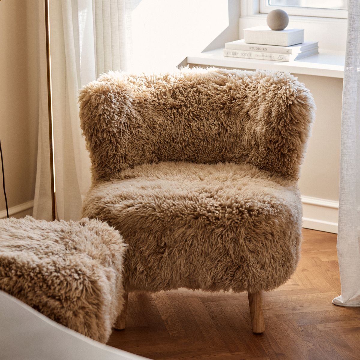 Emil Lounge Chair | Long haired
