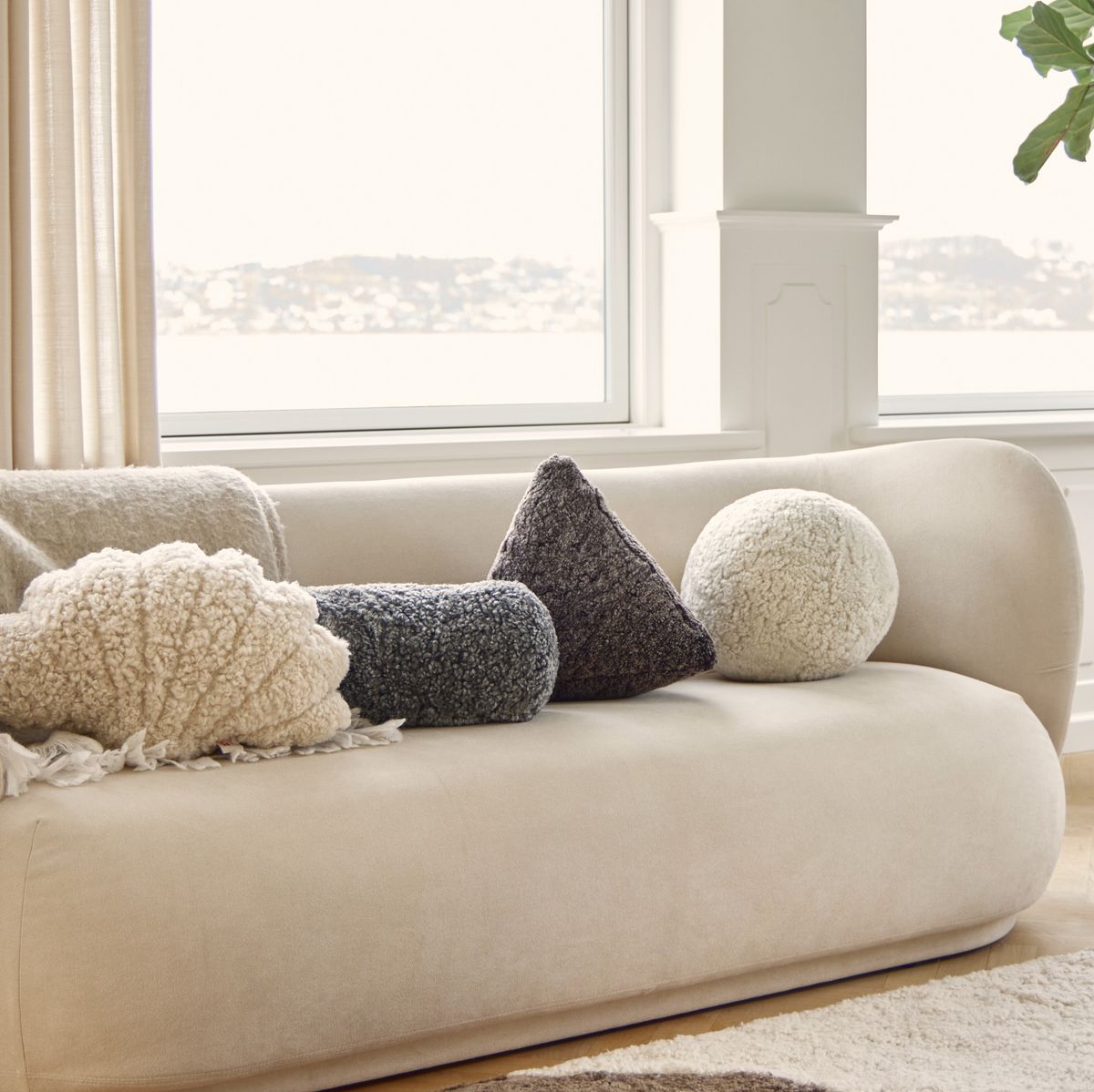 Hematite pillow | Short-haired | New Zealand | 35x35x35 cm