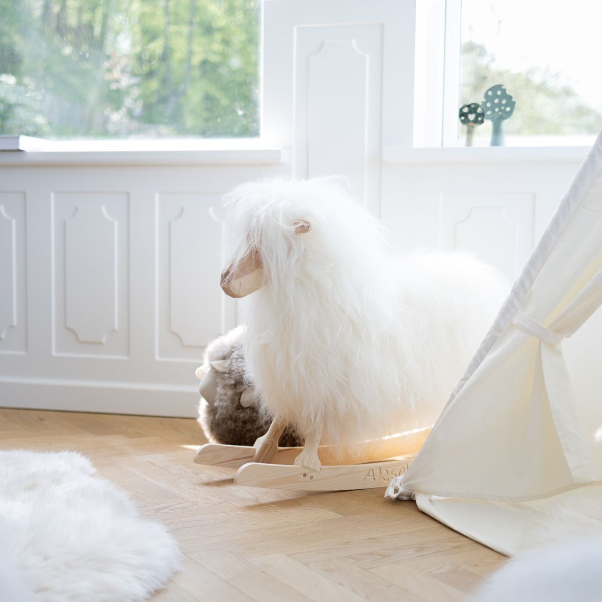 Manray Povl Kjer Design | Long-haired Lambskin | Large L85xW25xH60 cm