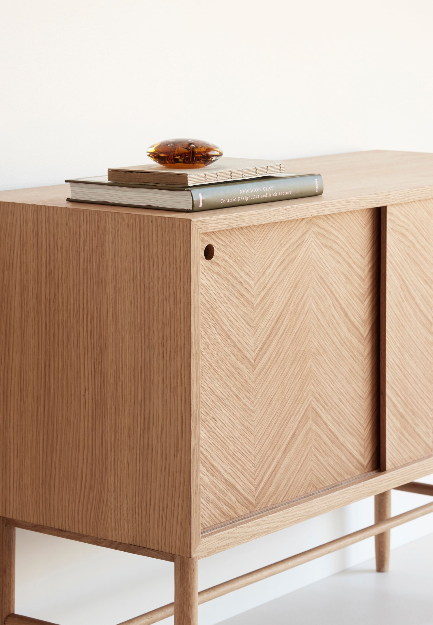 Herringbone dresser sliding doors nature - 100x40xh70cm