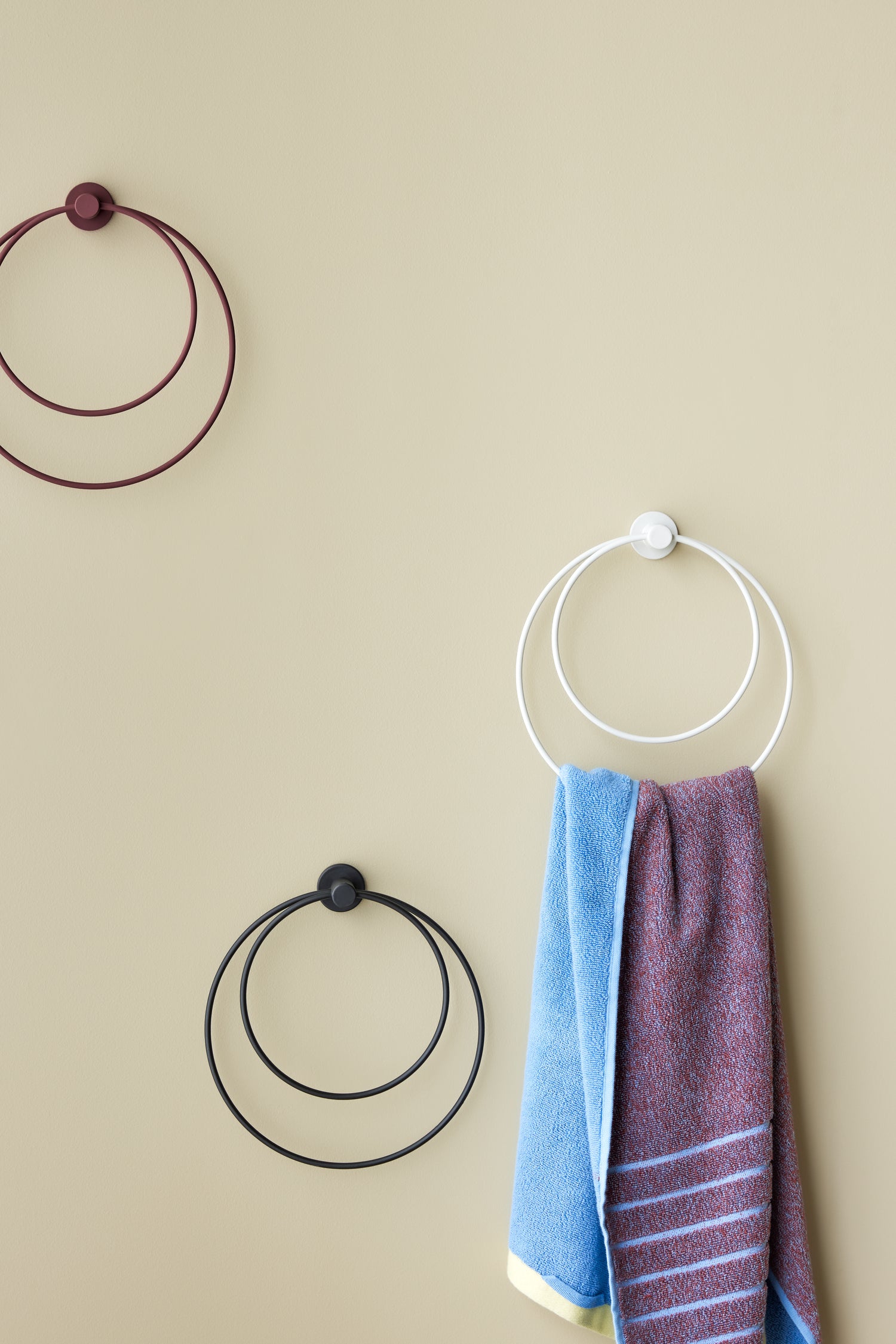 Loop Towel holder Burgundy - 26x23cm