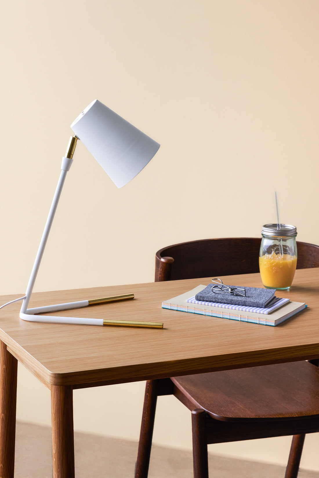 Slant table lamp White/brass color - 27x25xH40cm, E27/15W