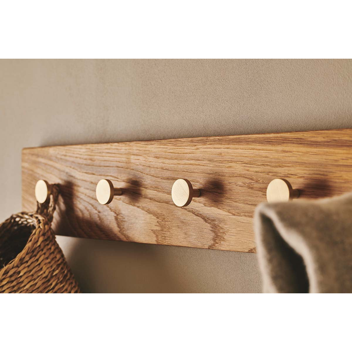 Oak hooks oak with brass hooks - 70 cm