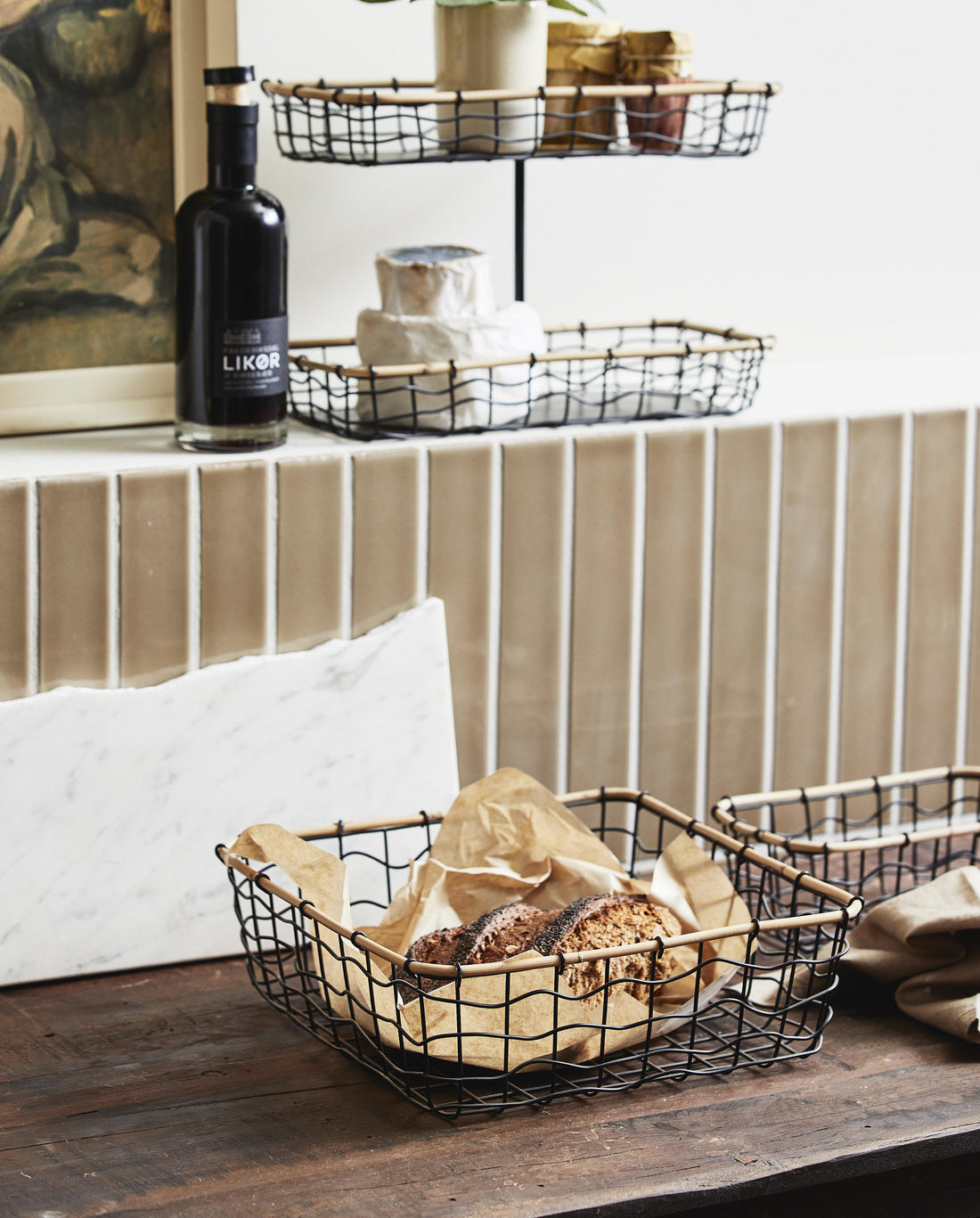 Hana storage curve in black metal braid - black