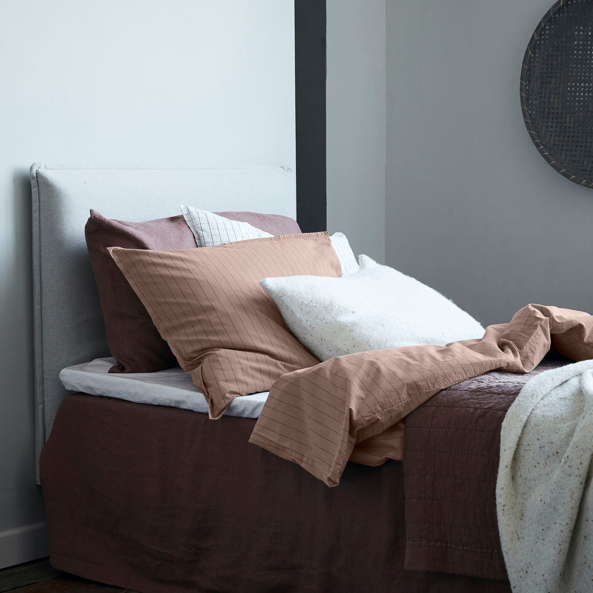 By Nord-Sengesæt, Dagny, Straw w. bark-l: 200 cm, w: 140 cm, w: 70 cm, h: 50 cm - By Nord - DesignGaragen.dk