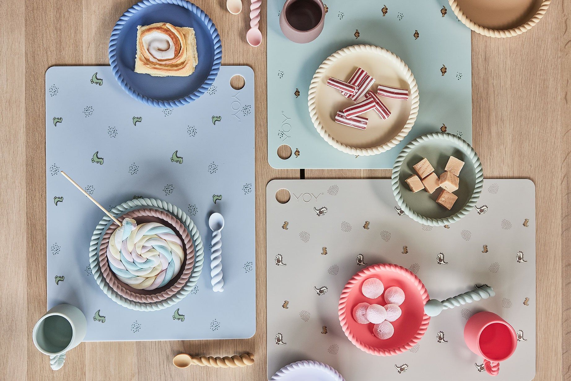 OYOY MINI DINA DINO TEAKERS WORD