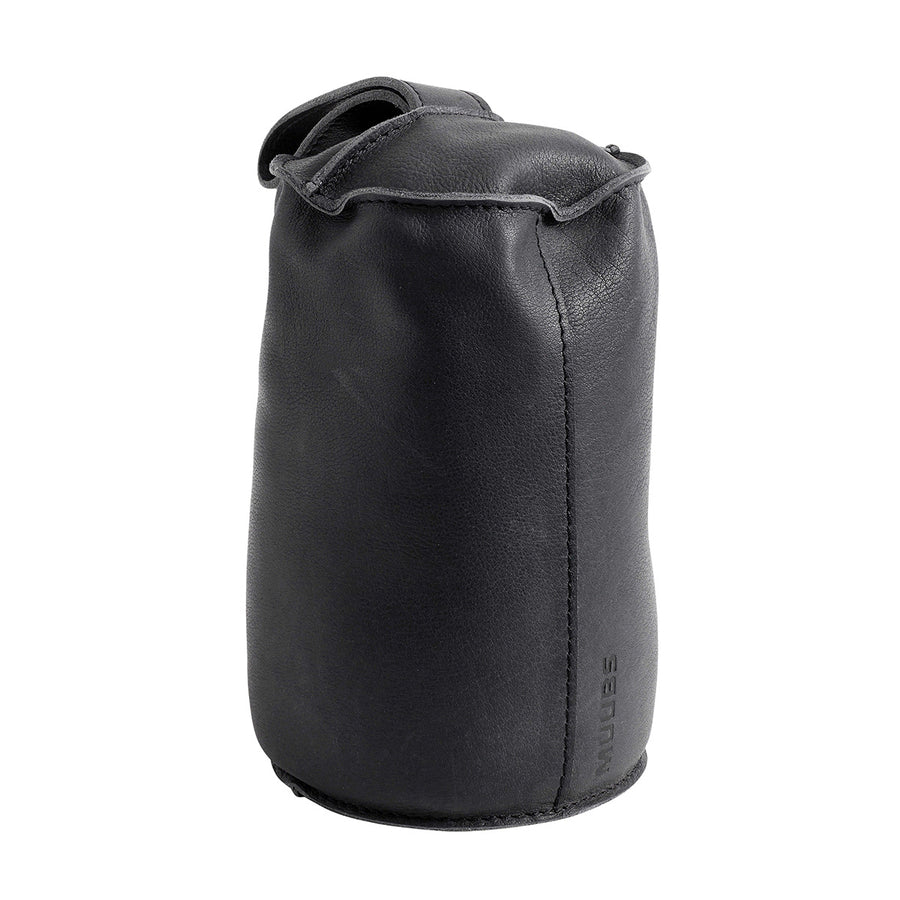 Muubs Dørstopper Camou 3 kg. - Sort MUUBS 11 - Bøffel læder MUUBS 11 - H: 20 Ø: 12 cm - DesignGaragen.dk.