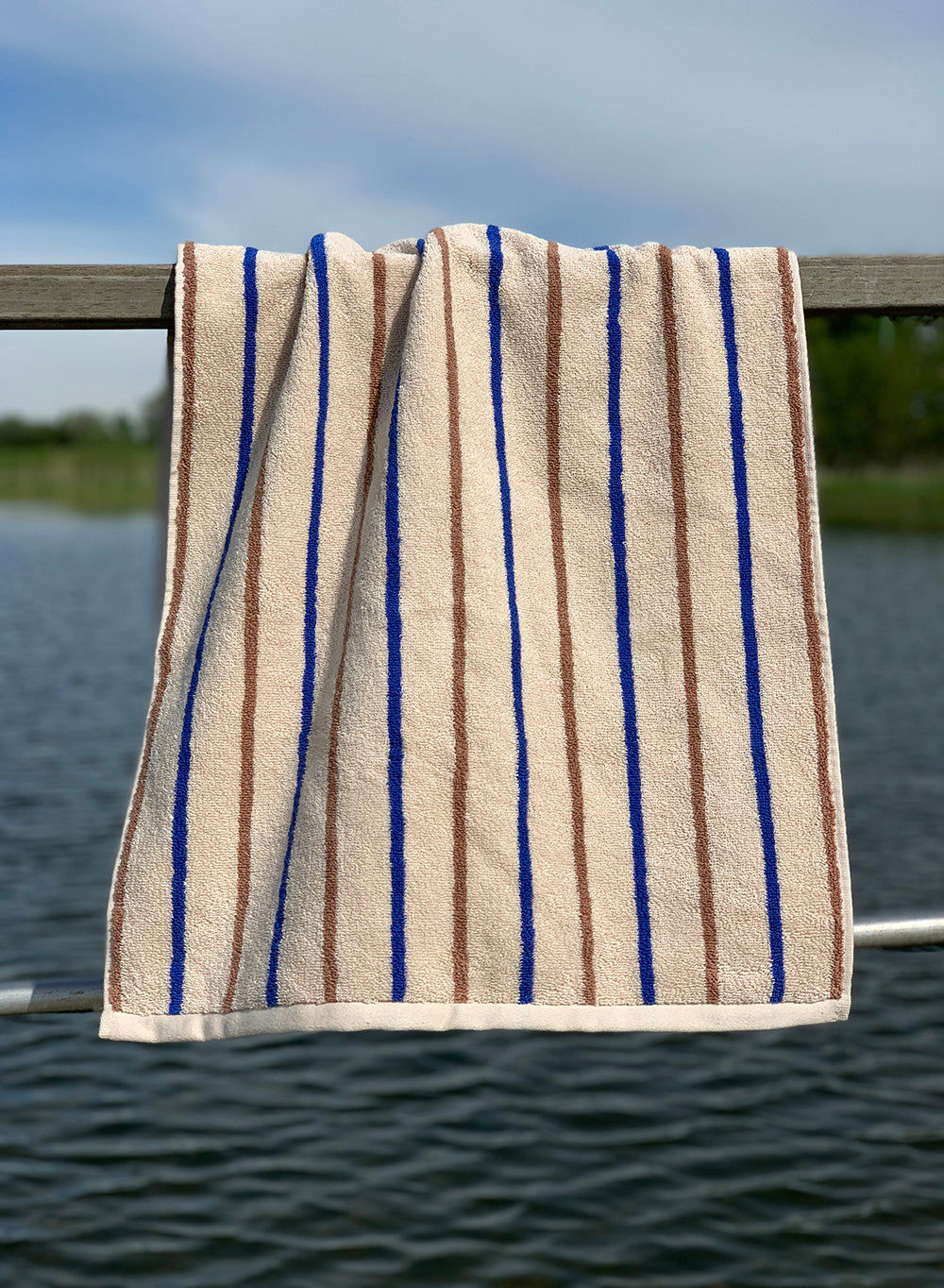 OYOY LIVING RAITA towel - 100x150 cm - Caramel / Optic Blue