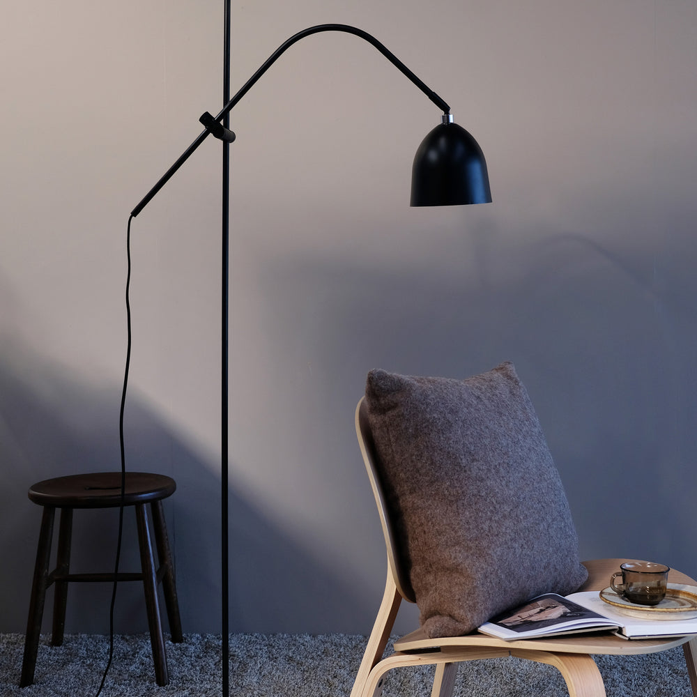 Dyberg Larsen Easton gulvlampe - Ø30xH145 cm - DesignGaragen.dk.