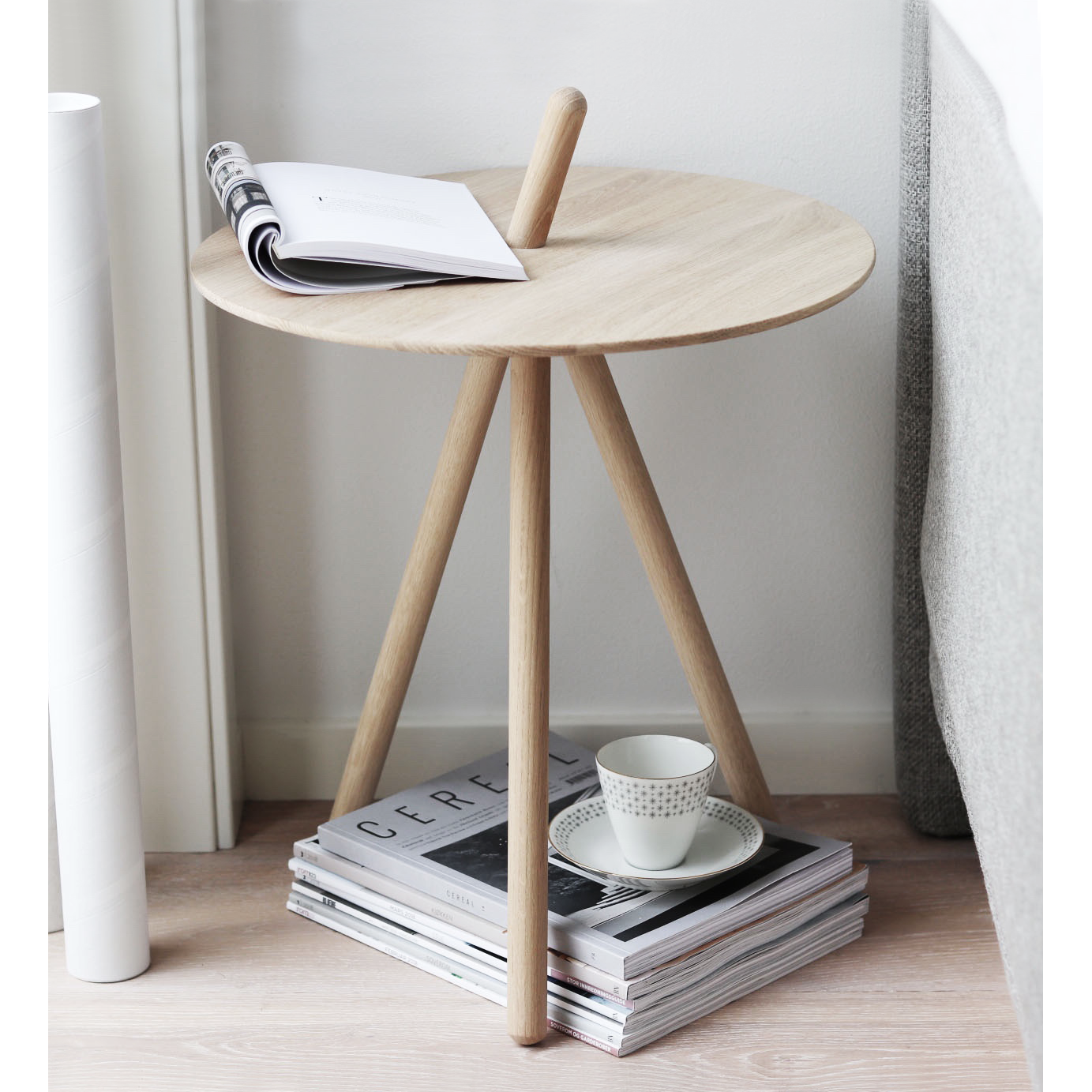 WOUD - Come Here side table - White pigmented oak - WOUD - DesignGaragen.dk