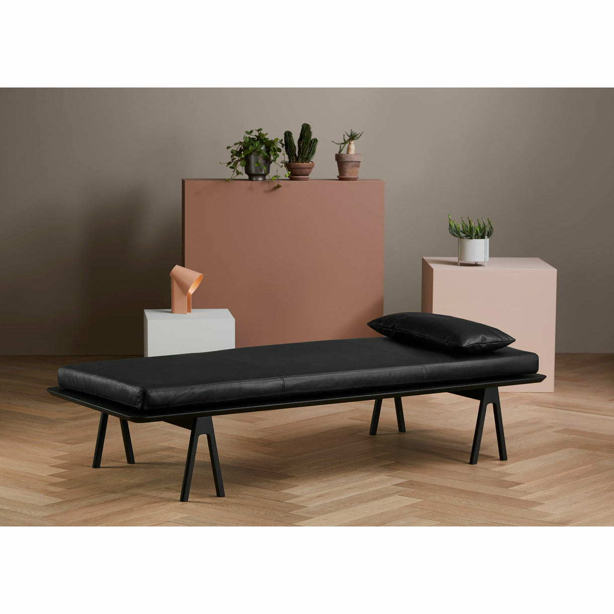 WOUD - Level daybed - Black/black 190x76,50x41 cm - WOUD - DesignGaragen.dk