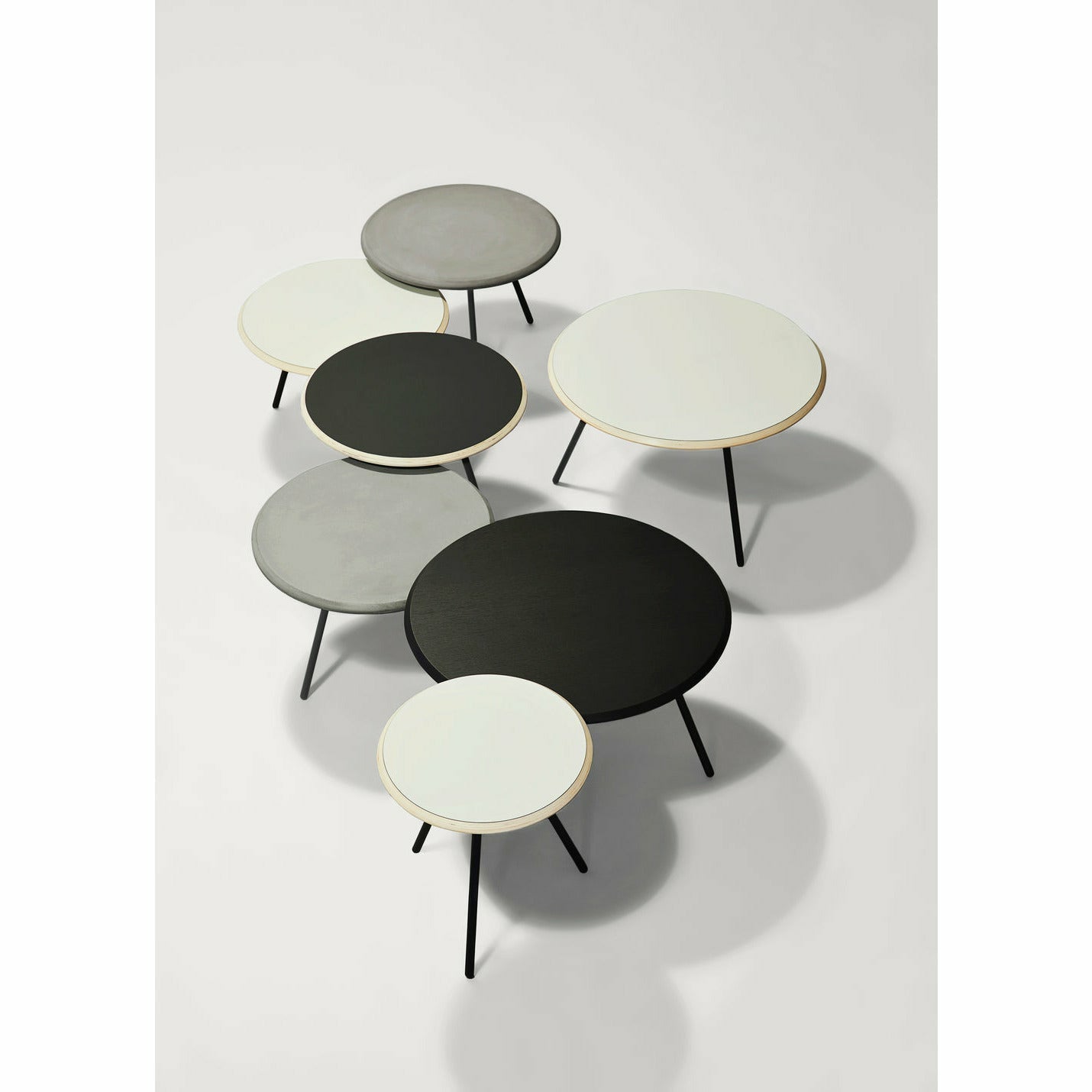 WOUD -  Soround side table - Concrete (Ø45xH49)