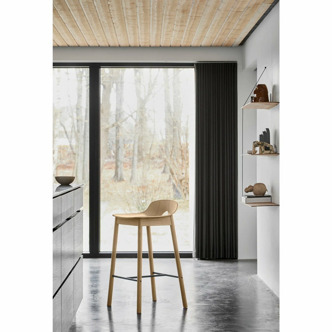 WOUD - Mono counter chair - White pigmented oak - WOUD - DesignGaragen.dk