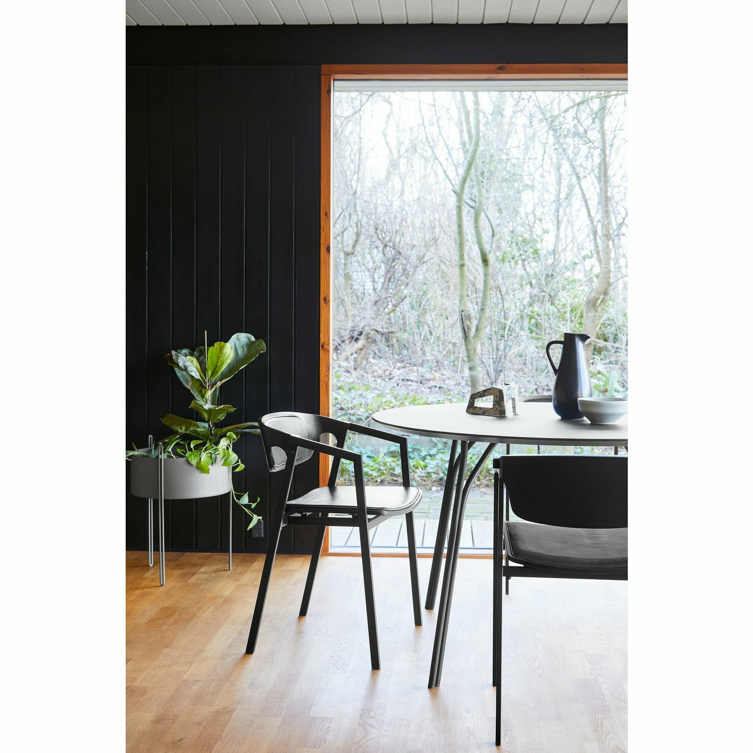 WOUD -  Tree dining table (120 cm) - Charcoal black/black