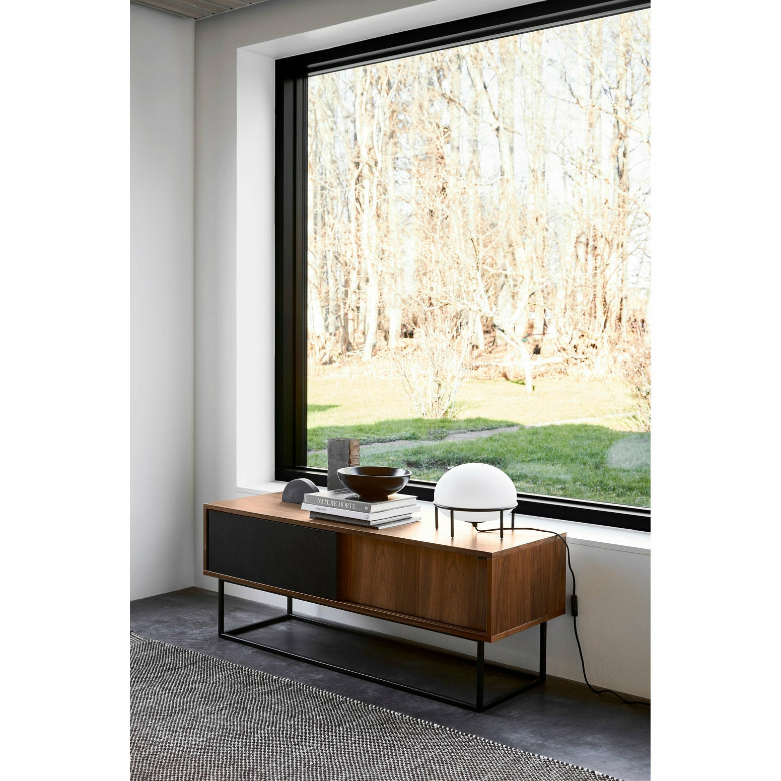 WOUD -  Virka sideboard (Low) - Walnut/black