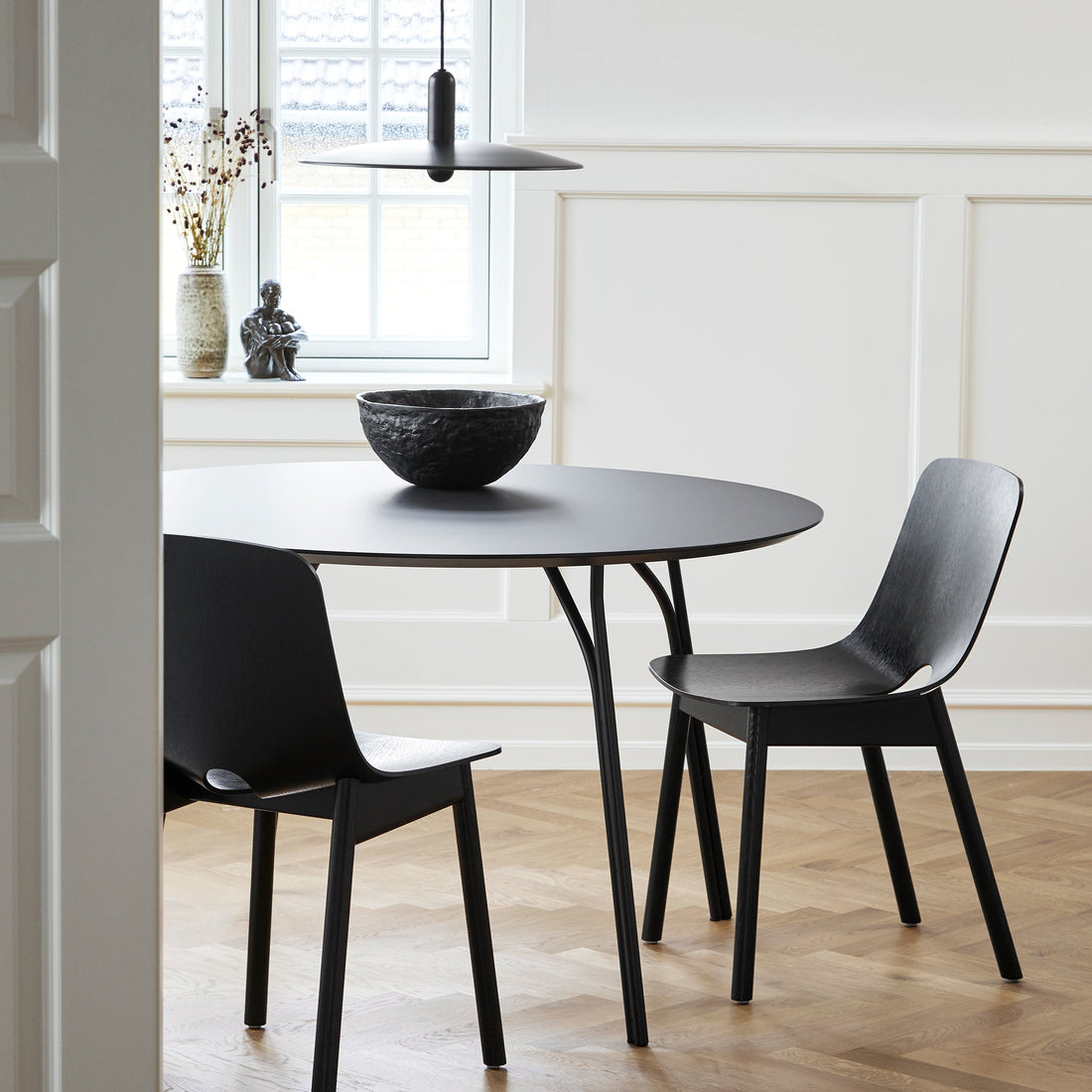 WOUD - Tree dining table (120 cm) - Charcoal black/black - WOUD - DesignGaragen.dk