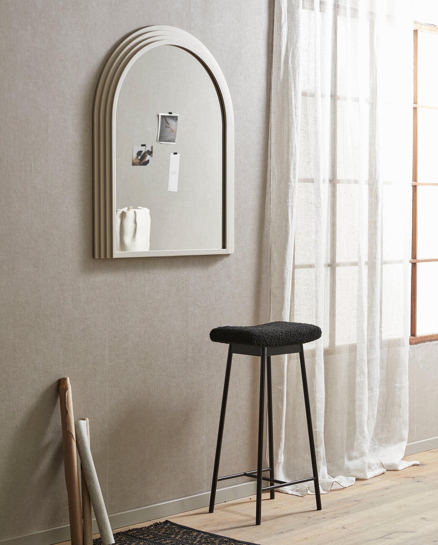 Falco mirror in iron - 92x77 cm - sand
