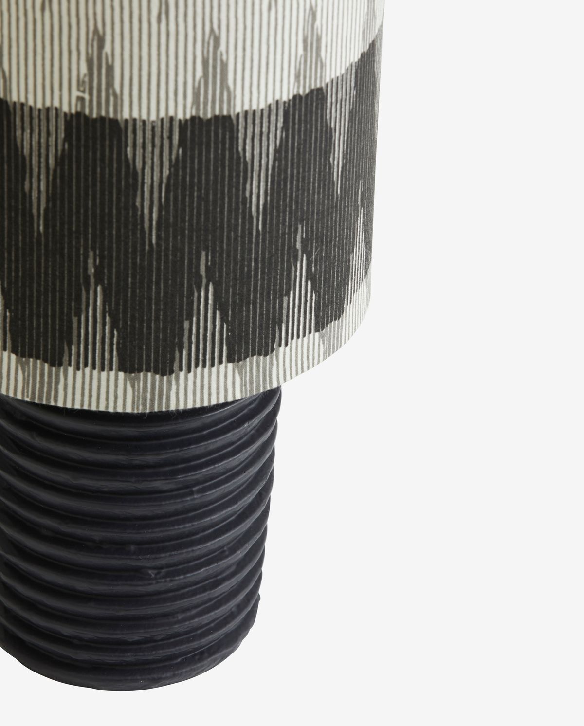 Aine table lamp - black