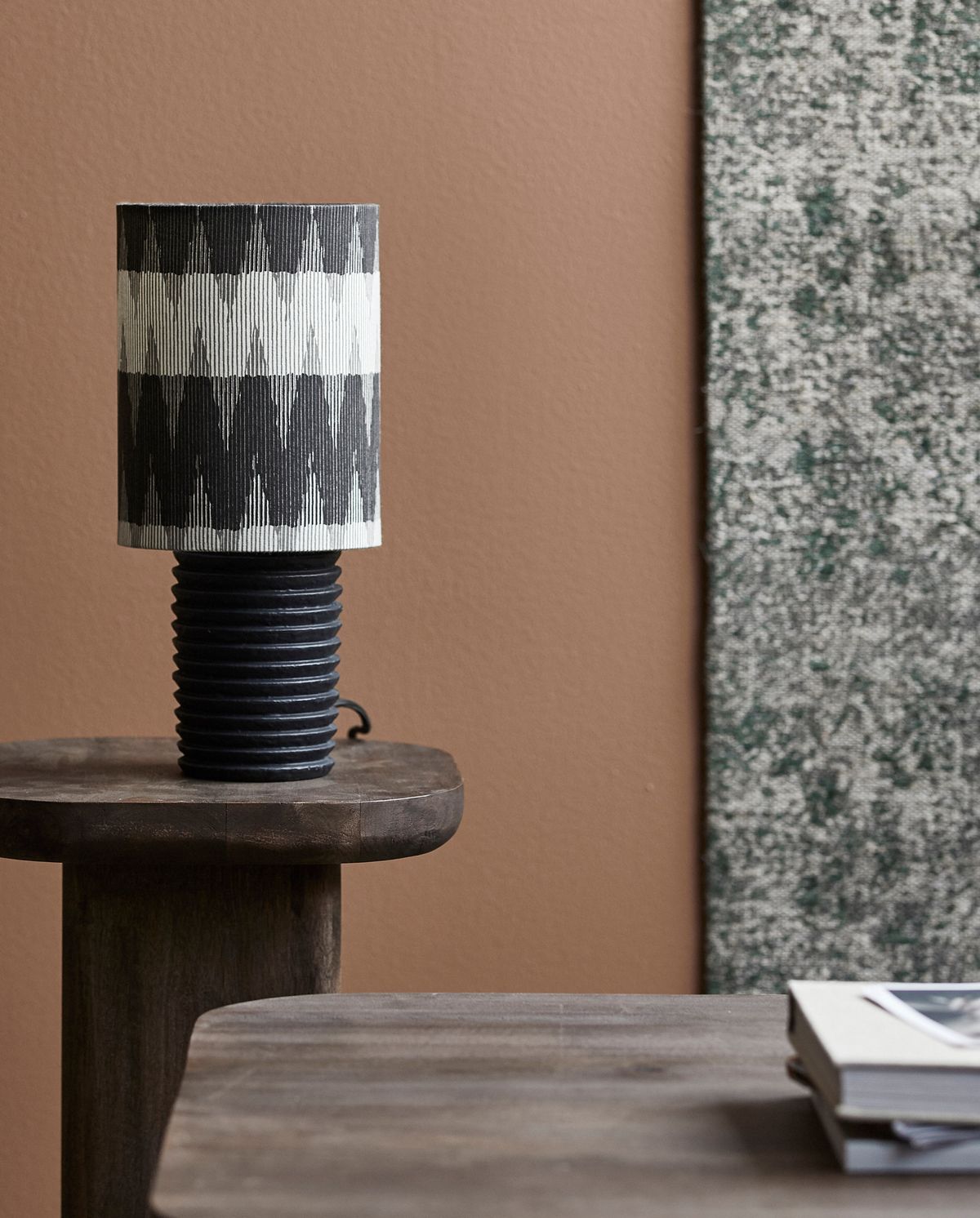 Aine table lamp - black